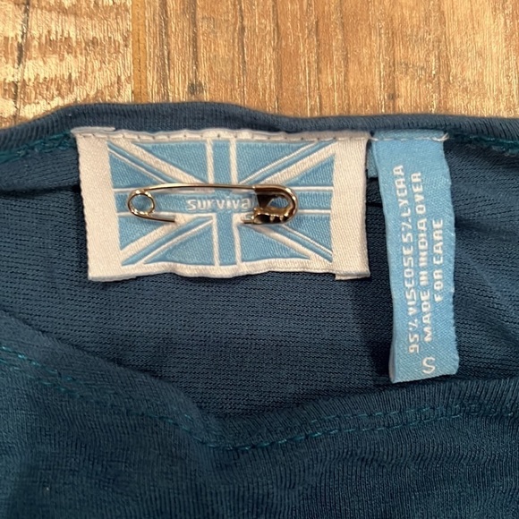 SURVIVAL Woman’s Green Short Sleeve Cold Shoulder Size Small - Picture 4 of 5